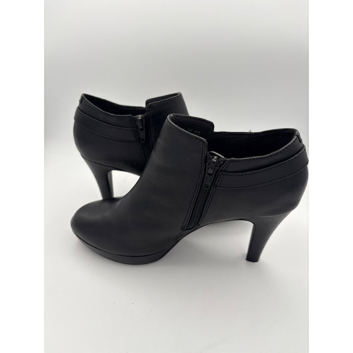 Clarks Womens Black Leather Ankle Booties Size 7 With Buckle & Zip Closure