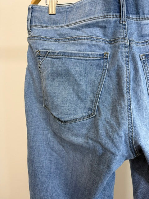 Apt. 9 Curvy Straight Jeans Light Wash Sz14 / 34