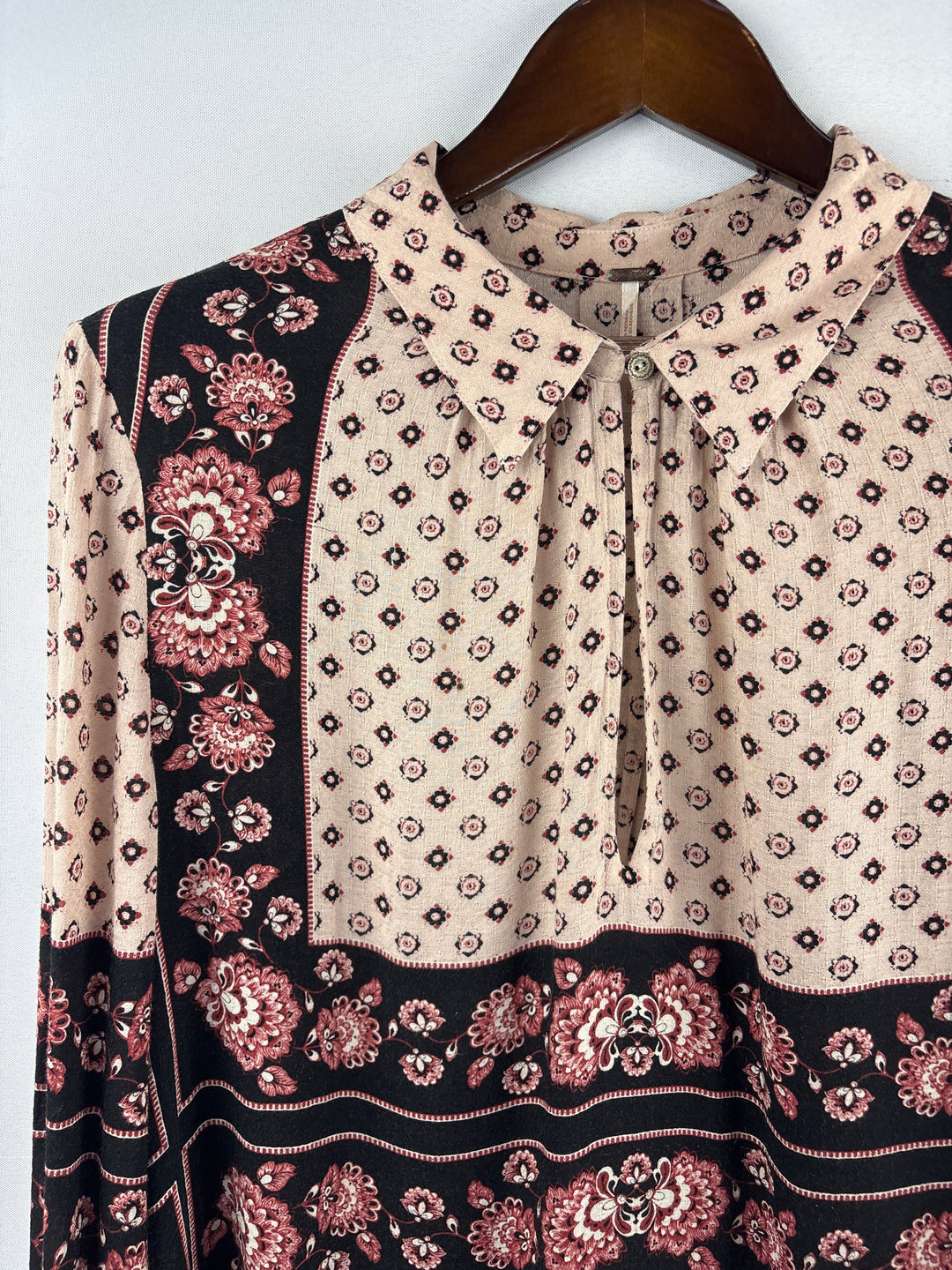 Women’s Free People Large Beige Paisley Patterned Blouse