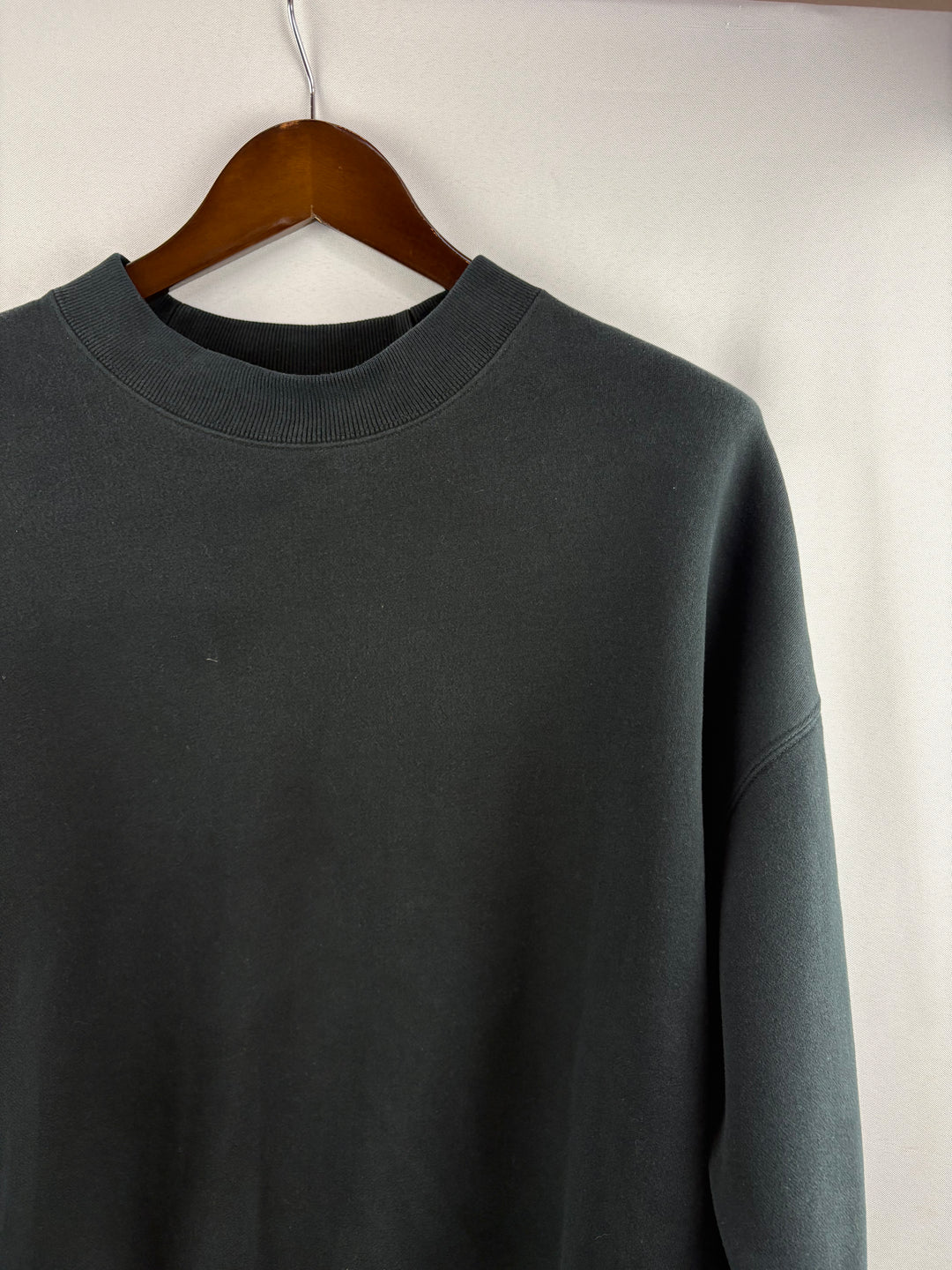 Men’s Abercrombie & Fitch Medium Black Oversized Crewneck