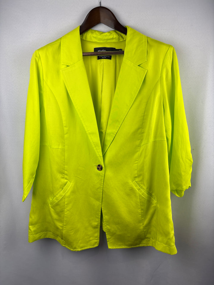 Women’s Studio Torrid Size 1 Highlighter Green Blazer