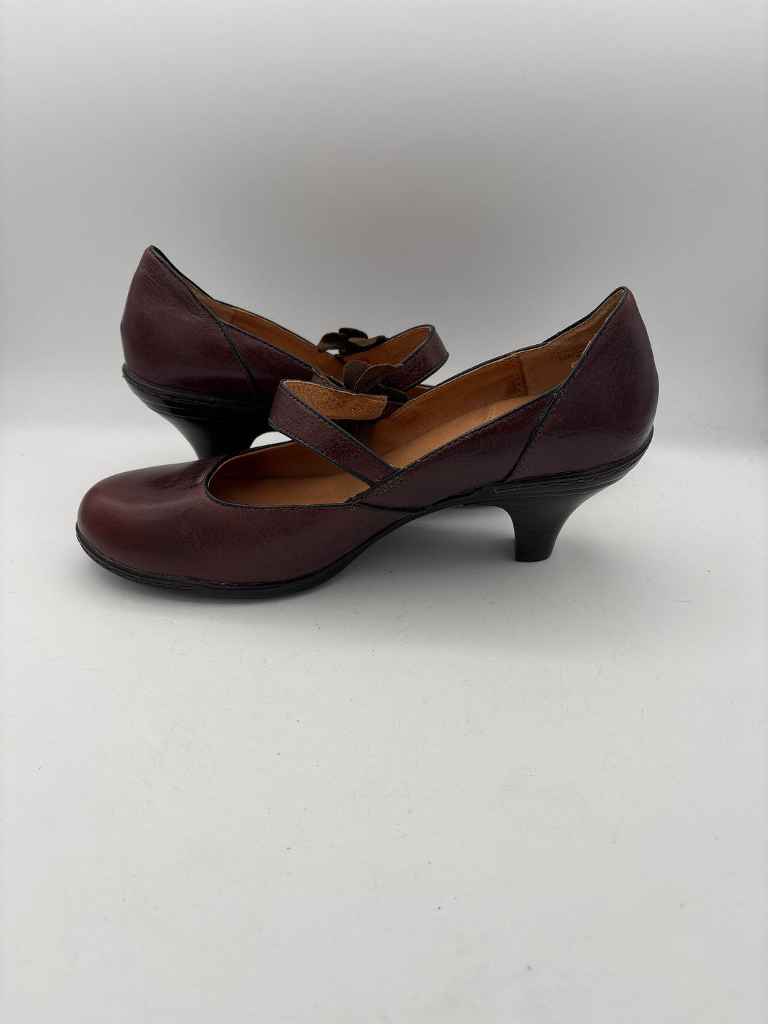 Women’s Söfft Size 8.5 Orangey Brown Leather Dance Shoes