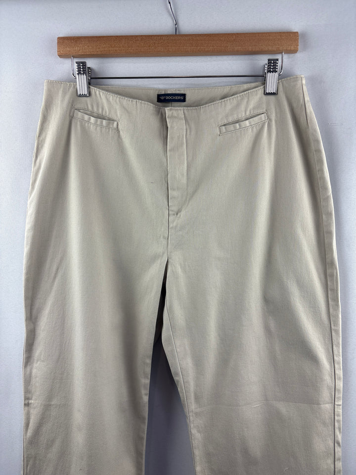 Women’s Dockers Size 10 Khaki Straight Leg Pants