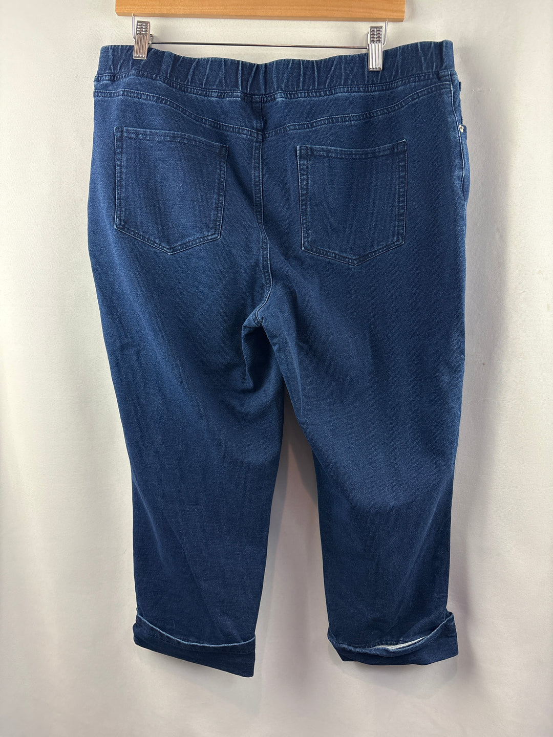 Women’s D&amp;Co Size 16 Dark Blue Capri Jeans