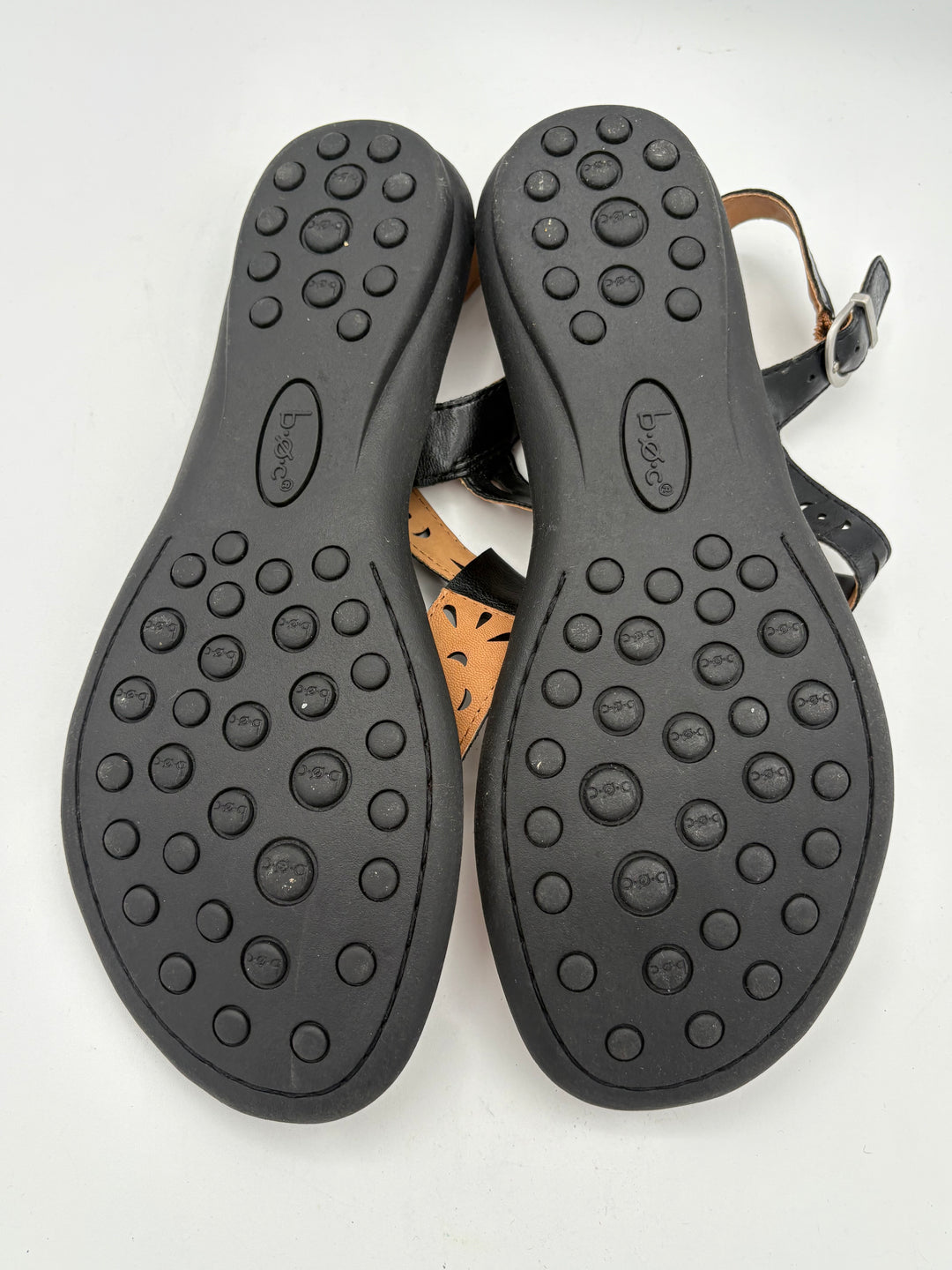 Women’s B.O.C Size 8 Black Leather Thong Sandals