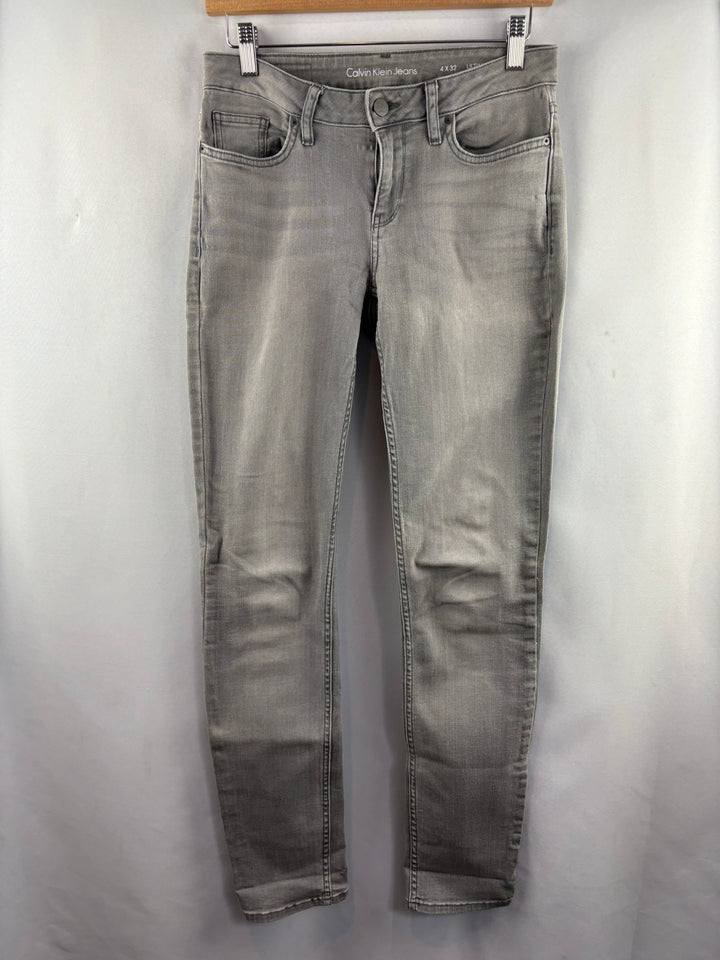 Women’s Calvin Klein Size 4x32 Light Gray Skinny Jeans