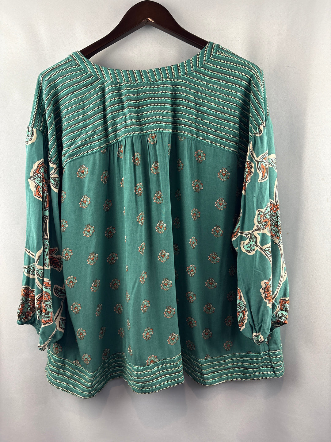 Women’s Knox Rose Size 1X Green Abstract Patterned Blouse