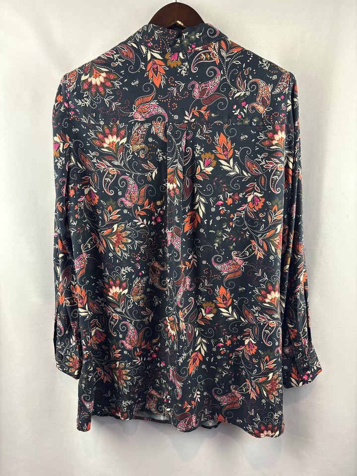 Women’s Von Landen Size 12/14 Navy Paisley Button Up