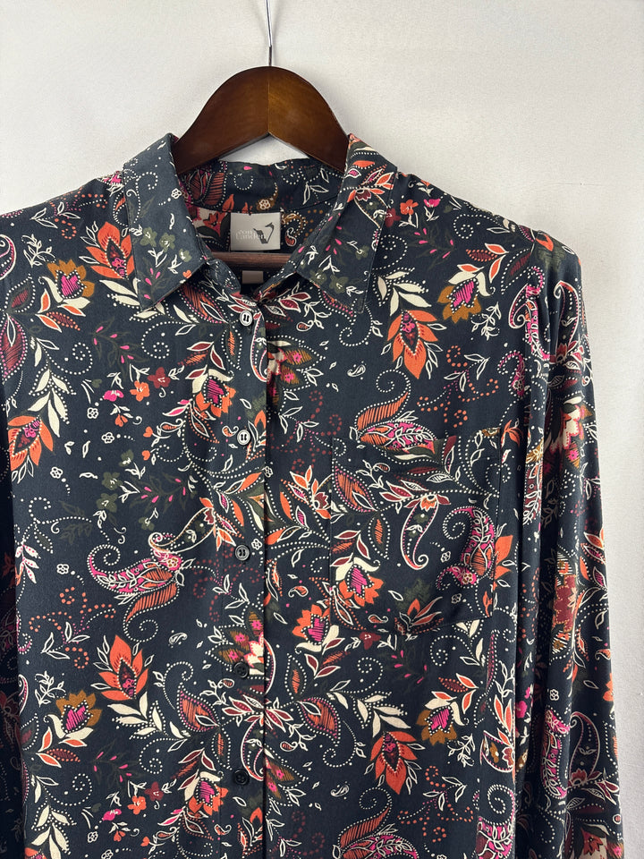 Women’s Von Landen Size 12/14 Navy Paisley Button Up