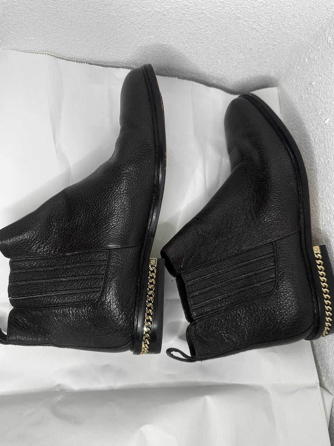 Michael Kors Chelsea boot with pebbled leather and stylish chain