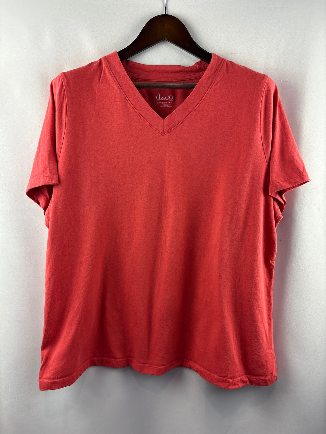 Women’s D&amp;Co XL Blood Orange V-Neck T-Shirt
