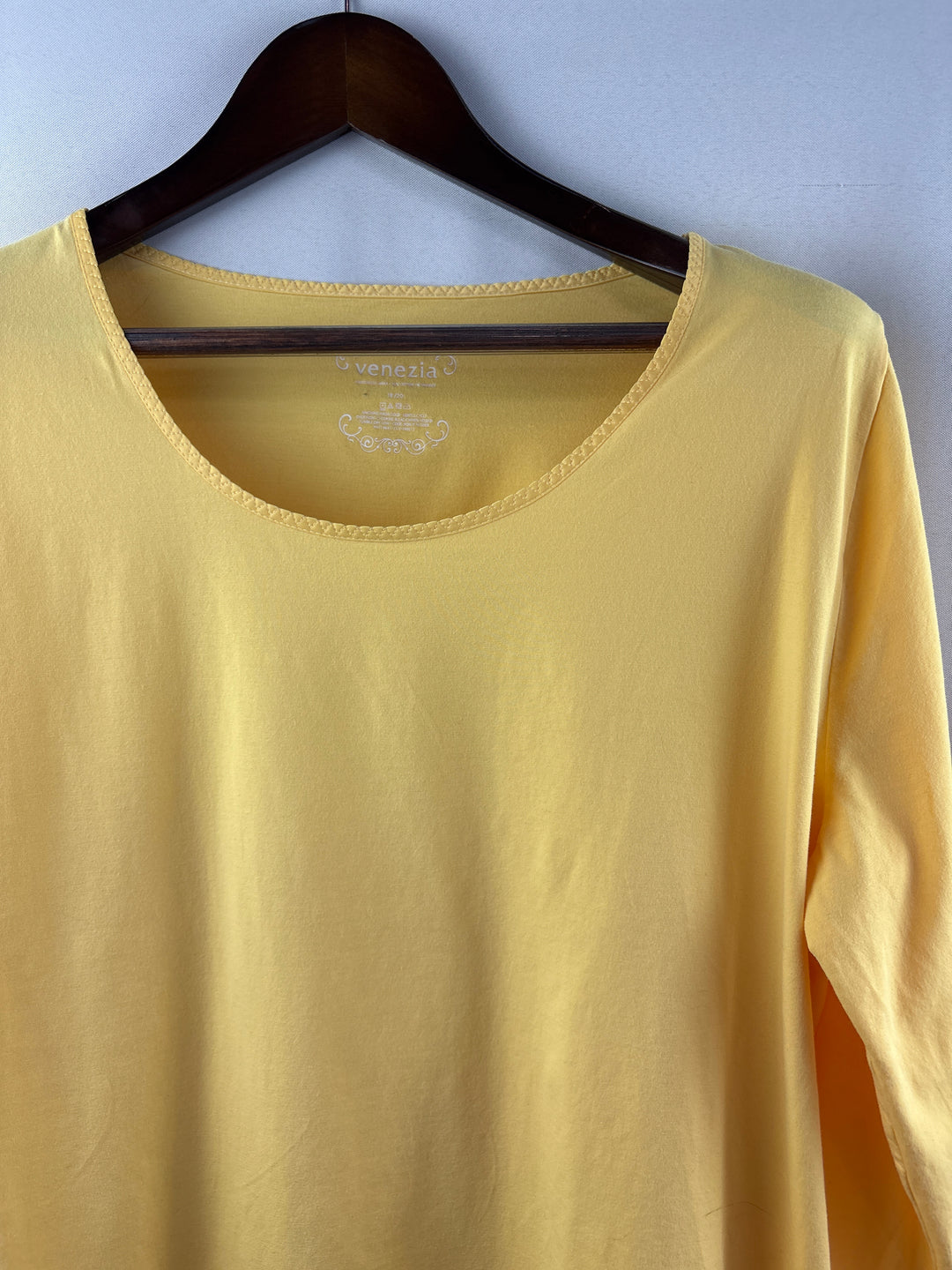 Women’s Venezia Size 18/20 Butter Yellow Long Sleeve Shirt