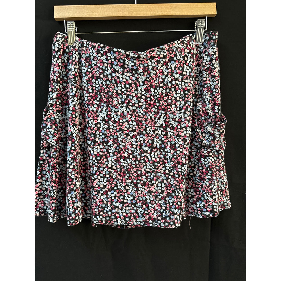 Margaret M Sporty Floral Miniskirt w/drawstring Sz L