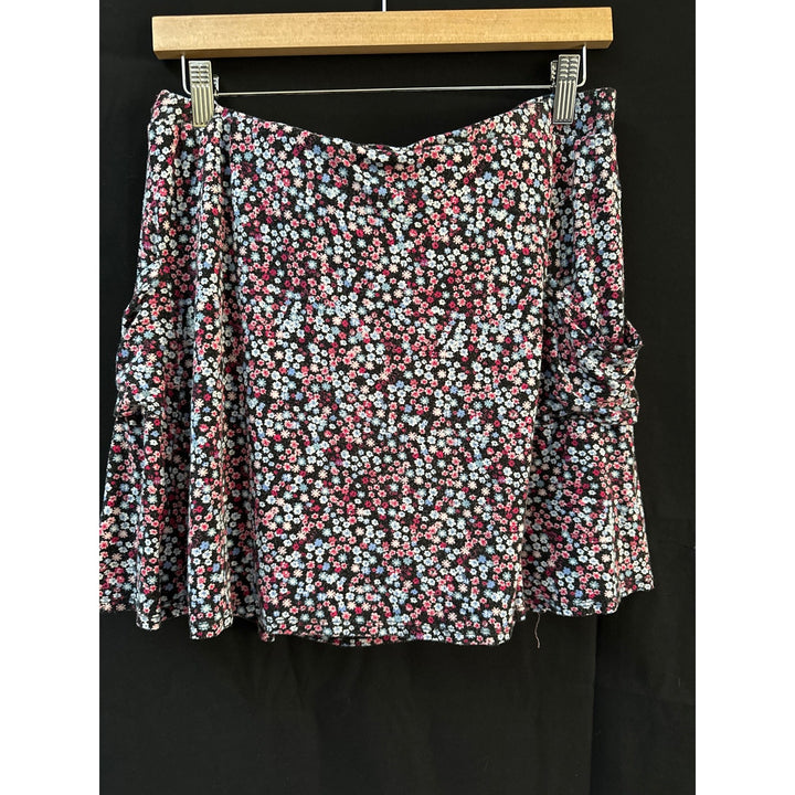 Margaret M Sporty Floral Miniskirt w/drawstring Sz L