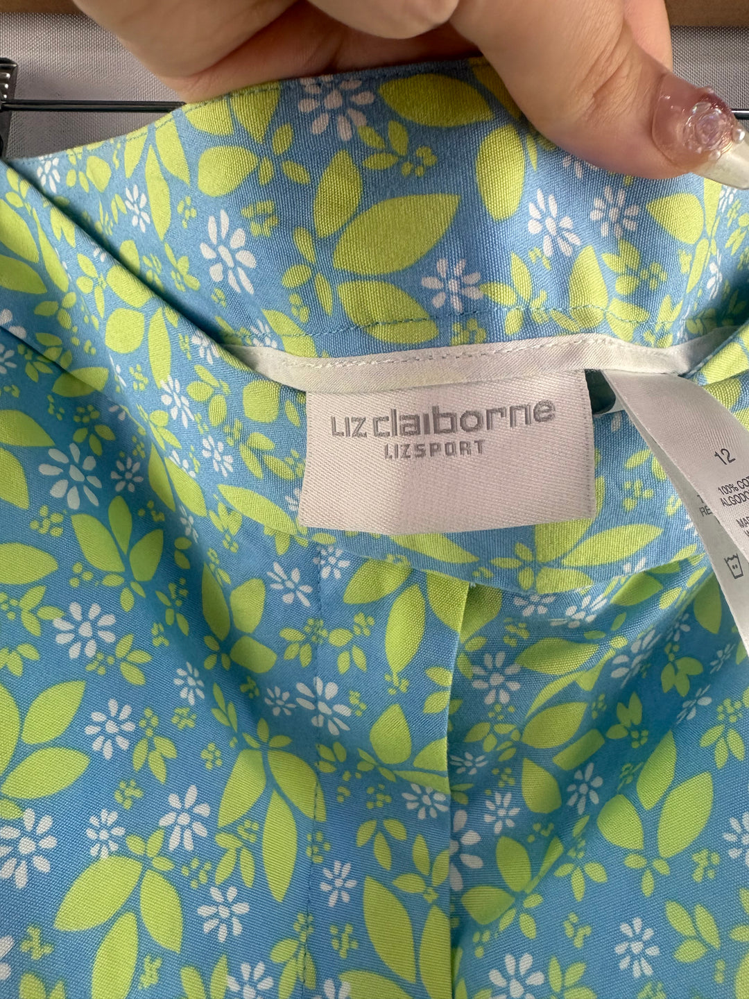Women’s Liz Claiborne Size 12 Blue w/ Green Leaf Patterned Capris