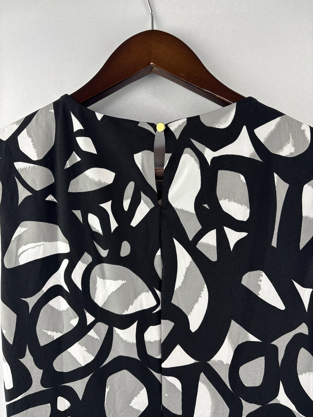 Women’s Calvin Klein Small Black, Gray, White Sleeveless Blouse