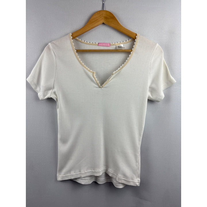Women’s Sweet Heart Medium White Short Sleeve Shirt with Cream Neckline & Lavender Details