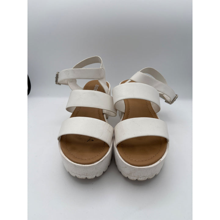 Women’s SODA Size 6 White Heeled Sandals