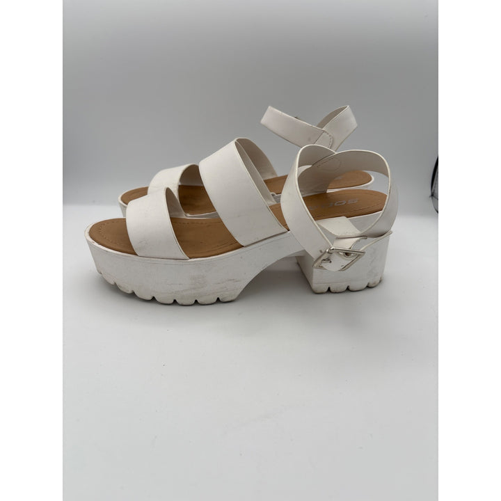 Women’s SODA Size 6 White Heeled Sandals