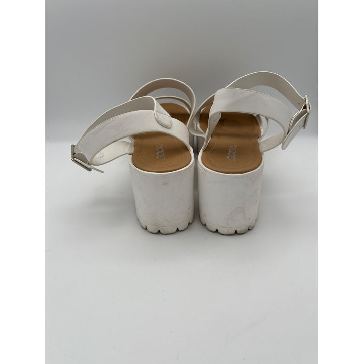 Women’s SODA Size 6 White Heeled Sandals