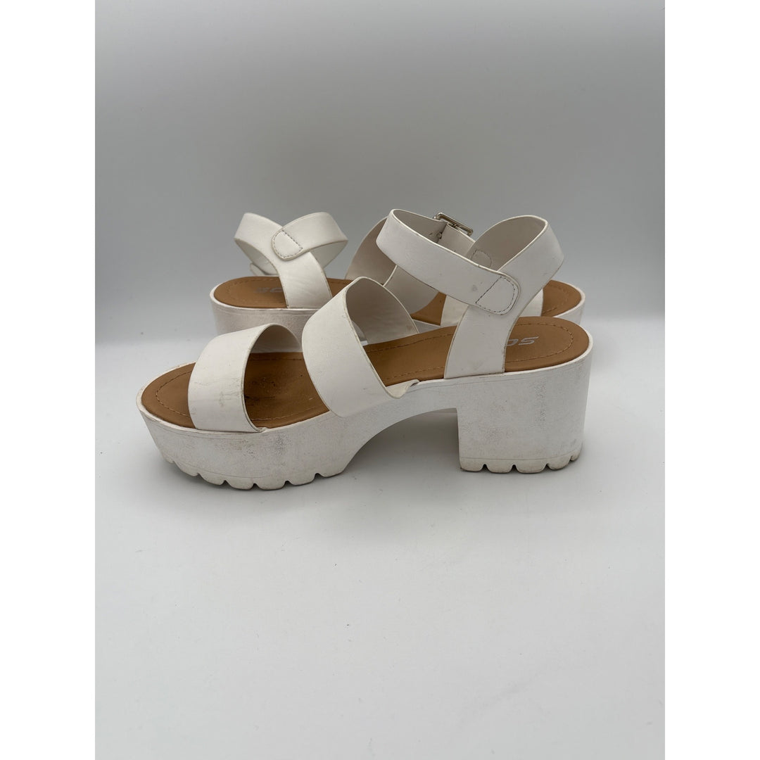 Women’s SODA Size 6 White Heeled Sandals