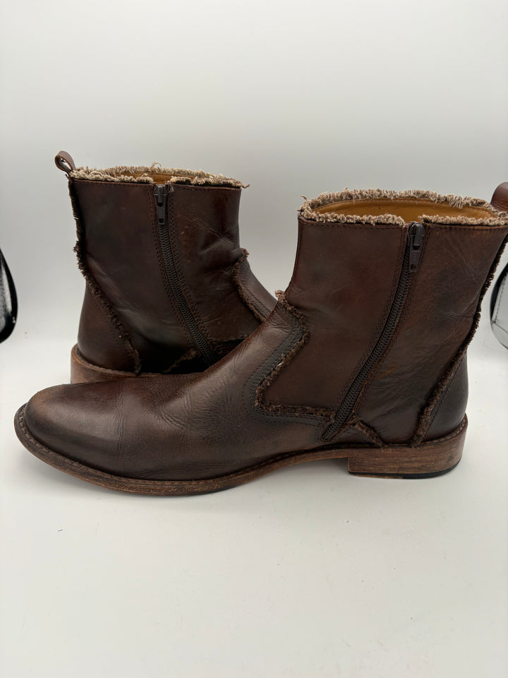 Men’s Red Tape Size 10.5 Brown Boots