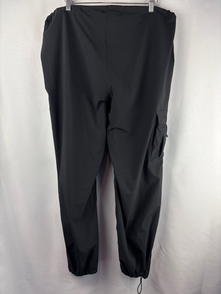 Women’s Alo Medium Black Cargo Parachute Pants