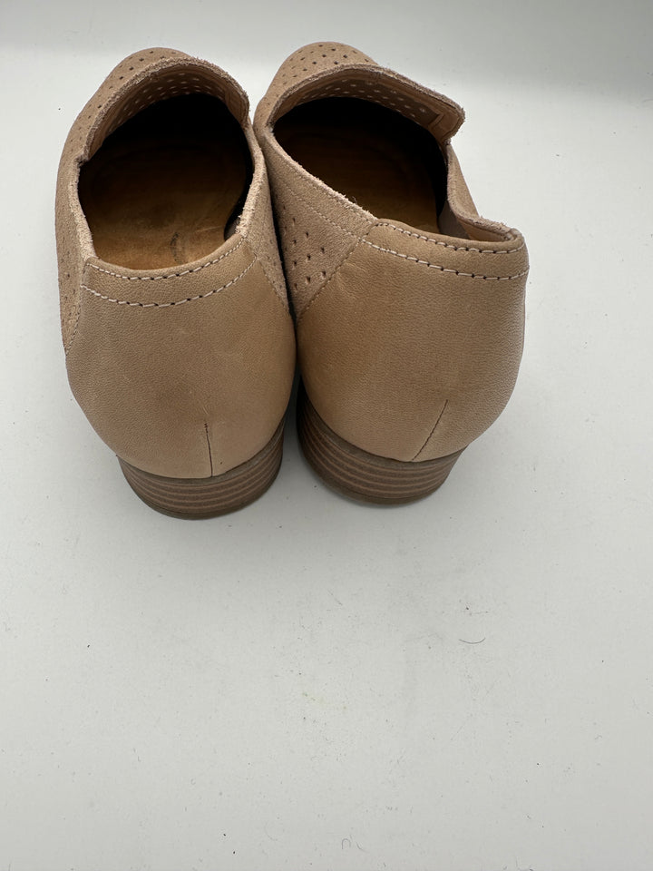 Women’s Clark’s Microsuede Low Heel Flats Size 9.5