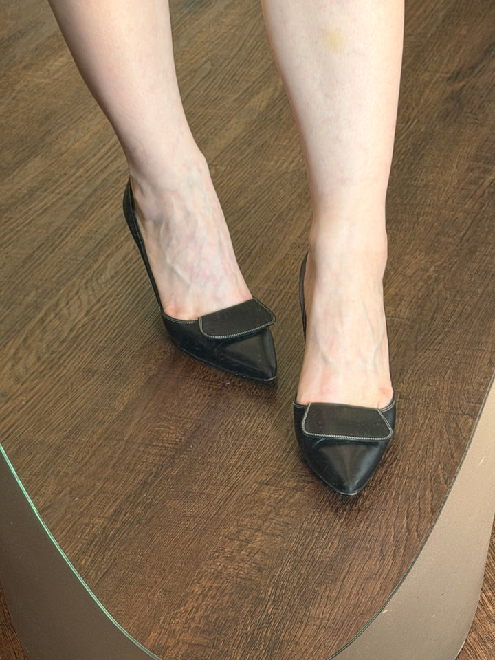 Manolo Blahnik Black Leather Pointed Toe Pumps 38.5