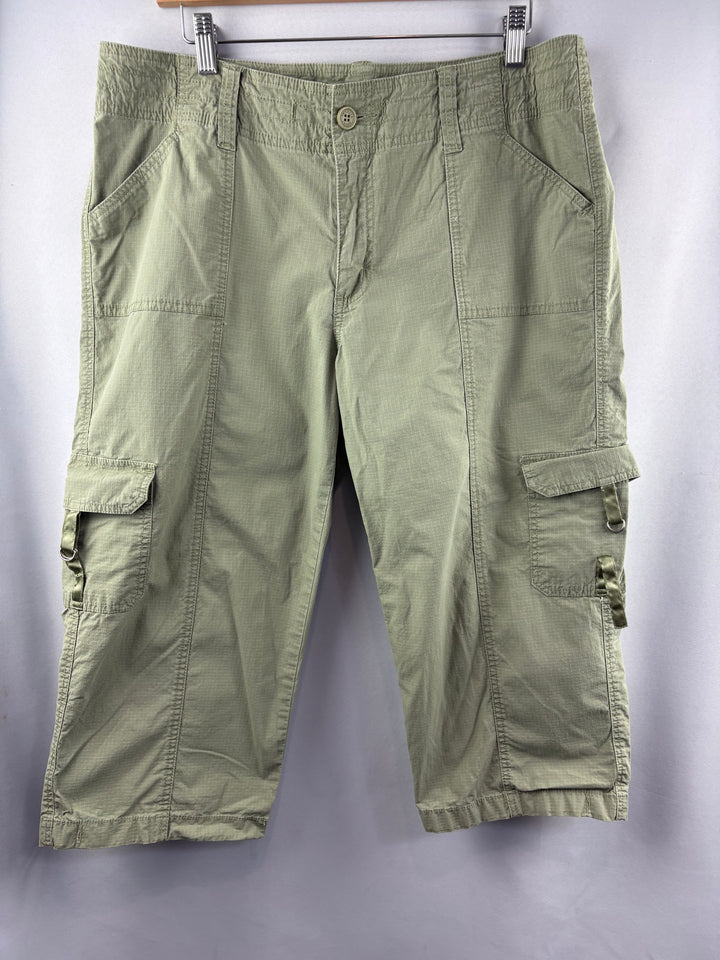 Women’s Venezia Size 14 Army Green Cargo Capris