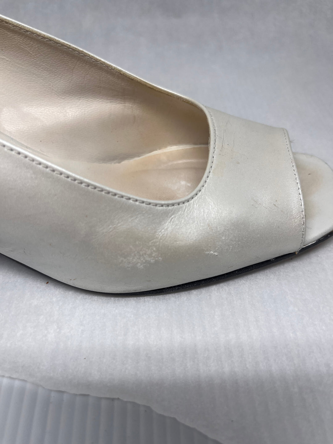 Stuart Weitzman Shimmery Cream Open Toe Slingback Heels Size 6