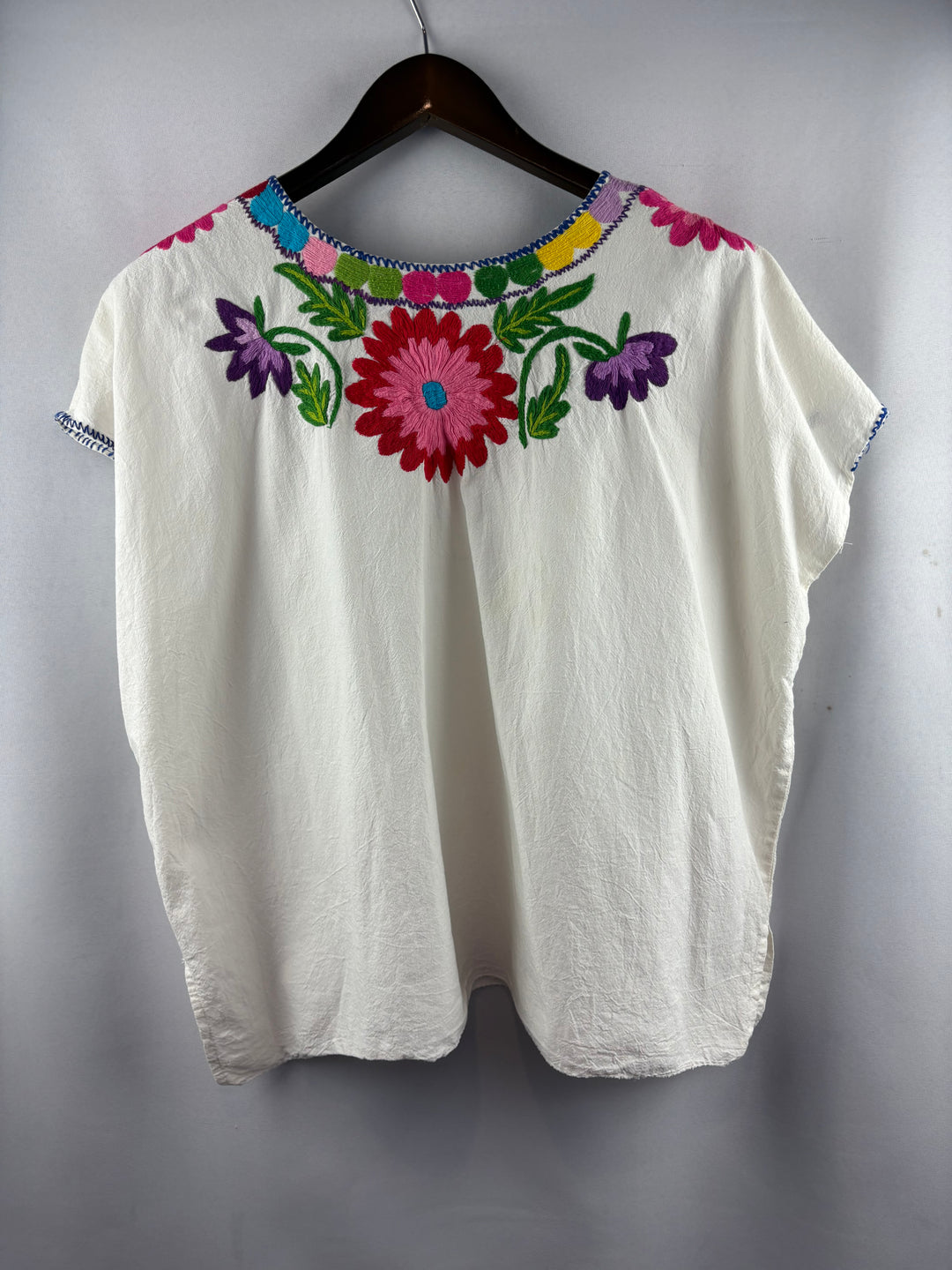 Women’s Handmade XL White w/ Floral Embroidery Blouse