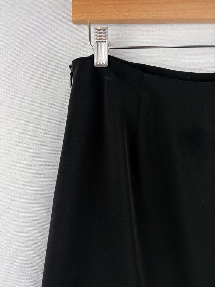 Women’s White House Black Market Size 4 Black Riffled Pencil skirt