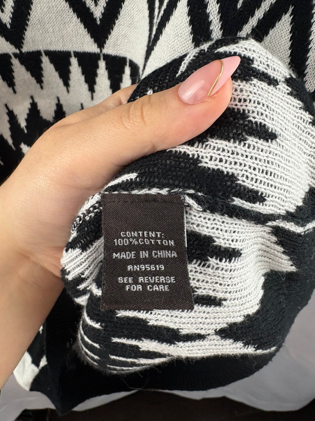Women’s Fever Small Black & White Abstract Pattern Sweater