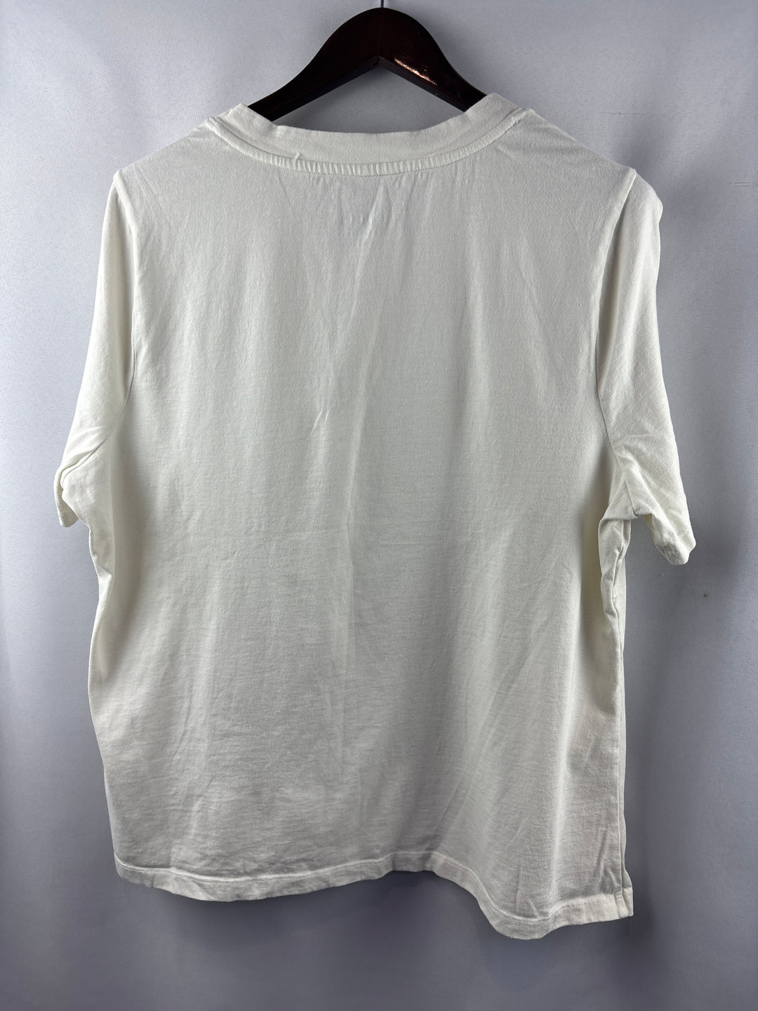 Women’s D&amp;Co. XL White V-Neck T-Shirt