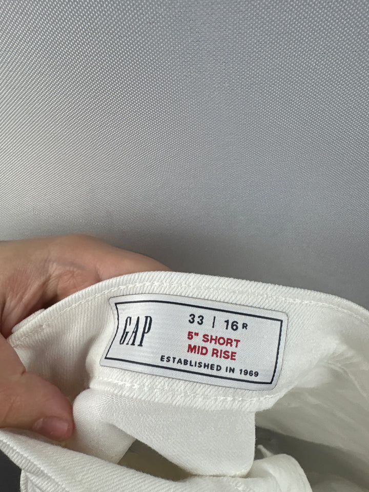 Women’s GAP Size 16 White Mid Rise Denim Shorts