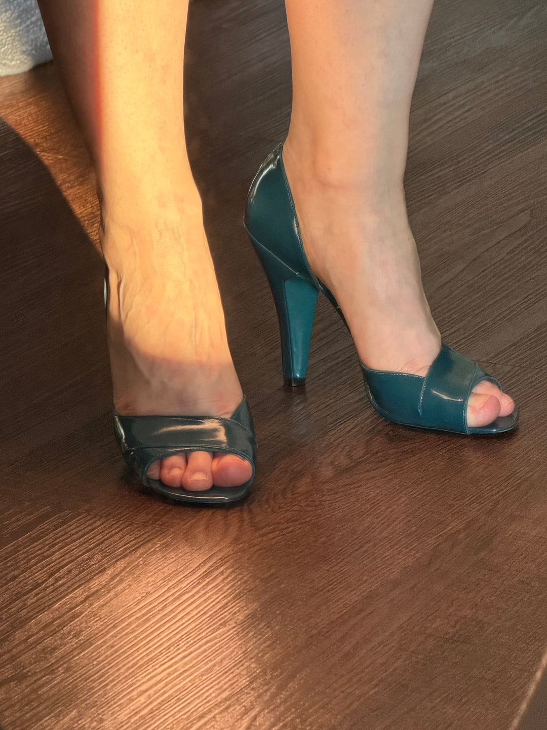 Louis Vuitton Vintage Teal Patent Leather Peep Toe Heels Pumps Size 39 Y2K