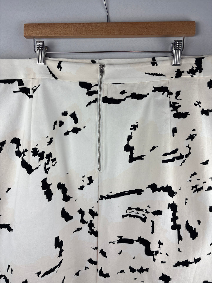 Women’s Maison Blanche Size 7 White Patterned Maxi Skirt