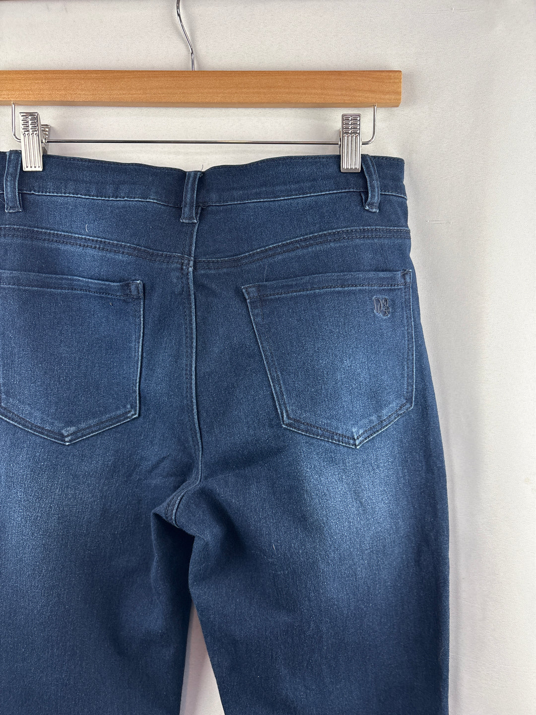 Women’s DG2 Size 6P Medium Wash Blue Straight Leg Jeans