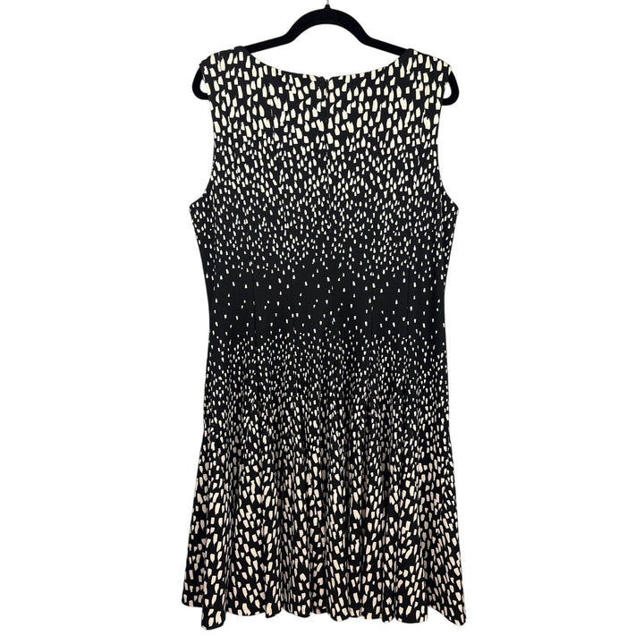 Women’s Eliza J Size 16 Black & White Patterned Pleated Mid Length Dress