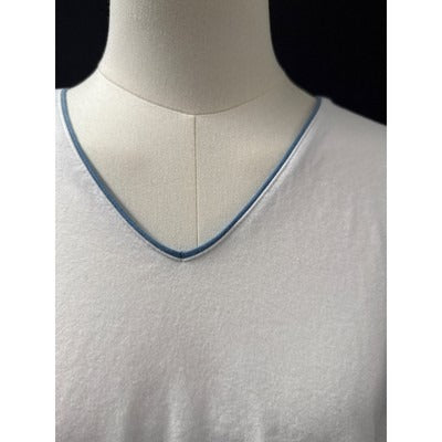 Women’s IZOD White Stretch Tee w/Darker Blue accents Sz L