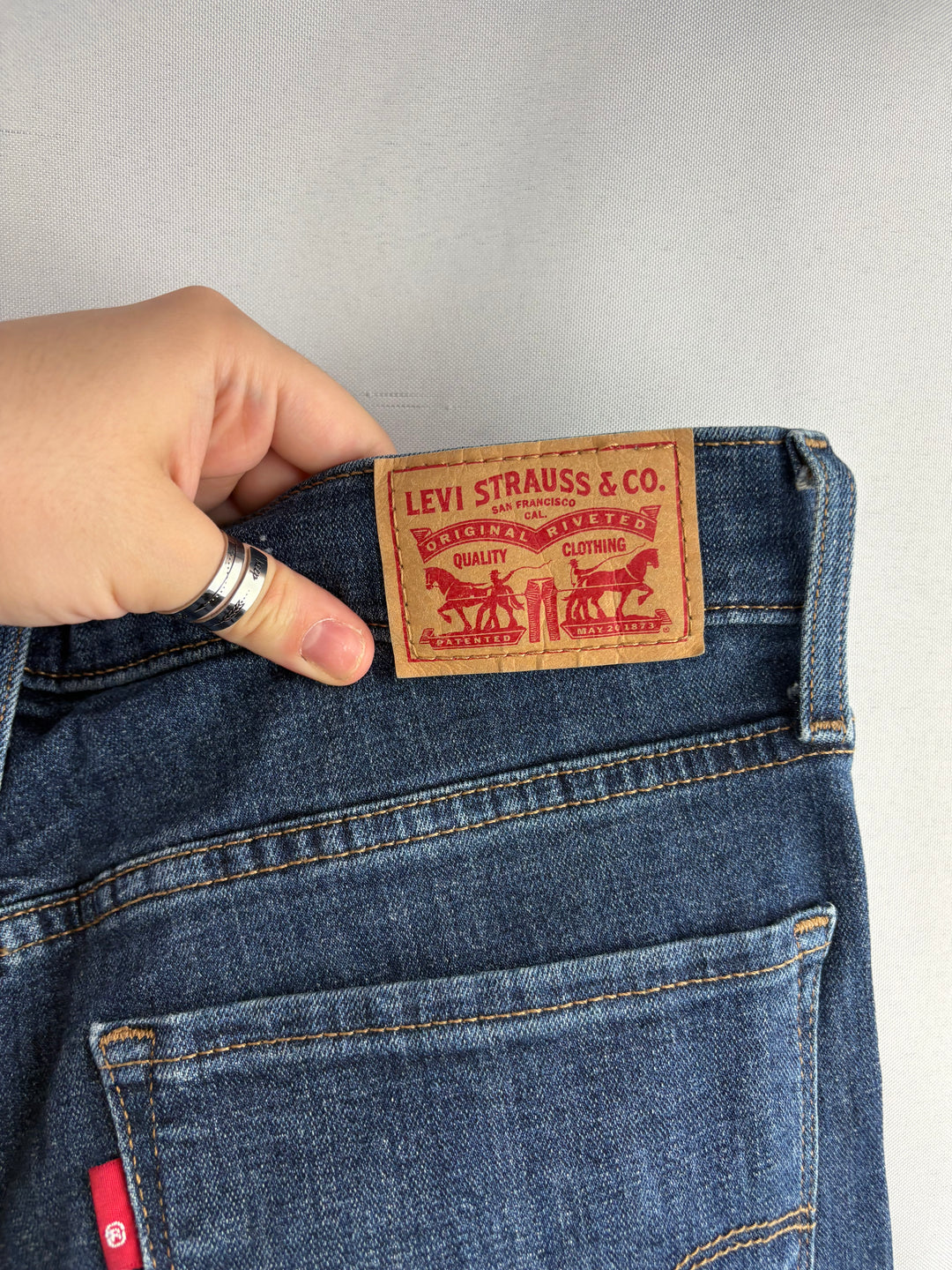 Women’s Levi’s Size 28L Dark Wash Blue Skinny Jeans