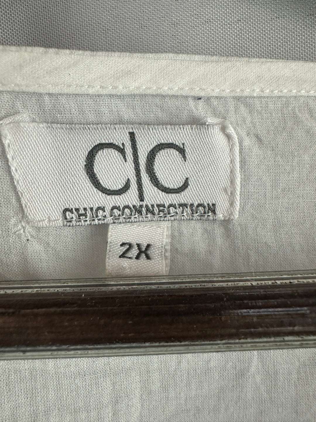 Women’s Chic Connection White and Blue Embroidered Blouse Size 2X