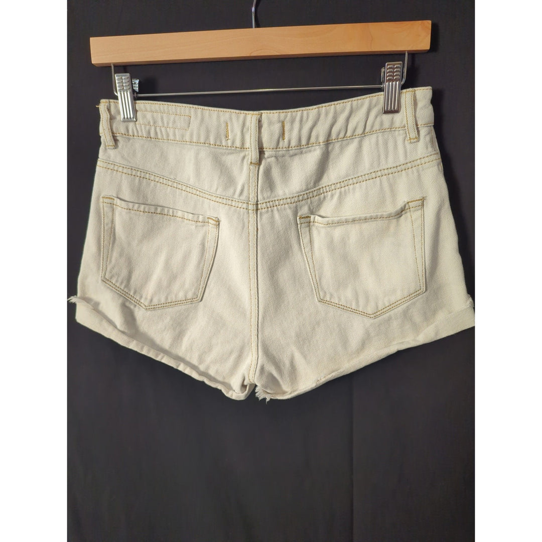 Women's Bullhead Denim Co. High rise white and grey patterned shorts size 7