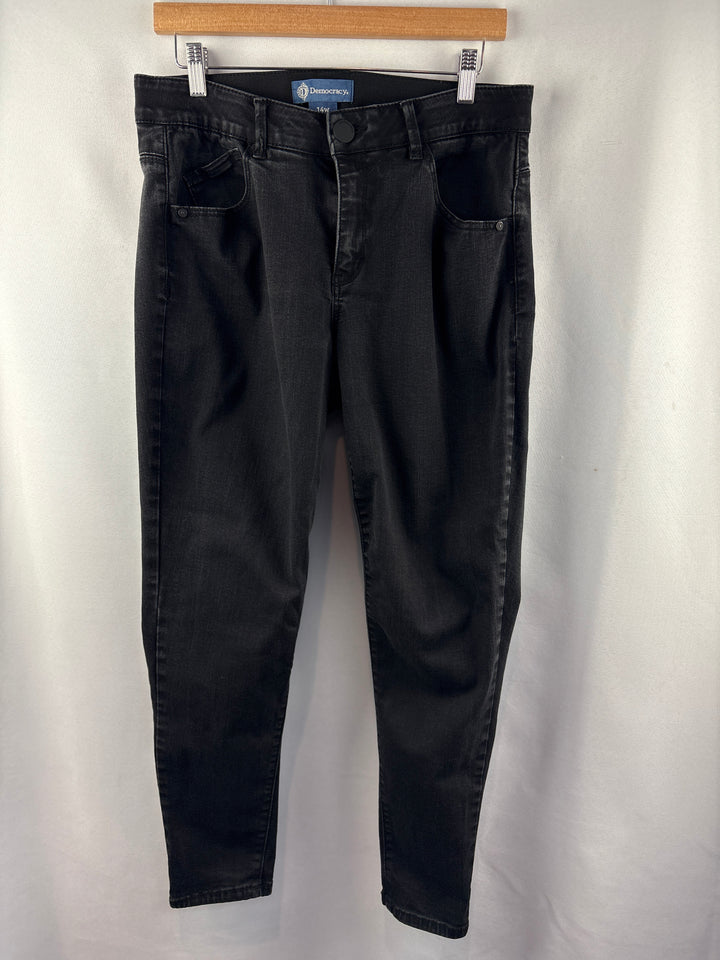 Women’s Democracy Size 14W Black Straight Leg Jeans