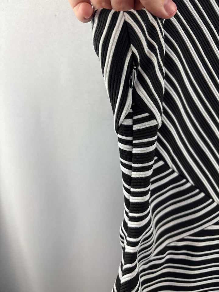 Women’s Calvin Klein Size 4 Black &amp; White Midi Pencil Dress