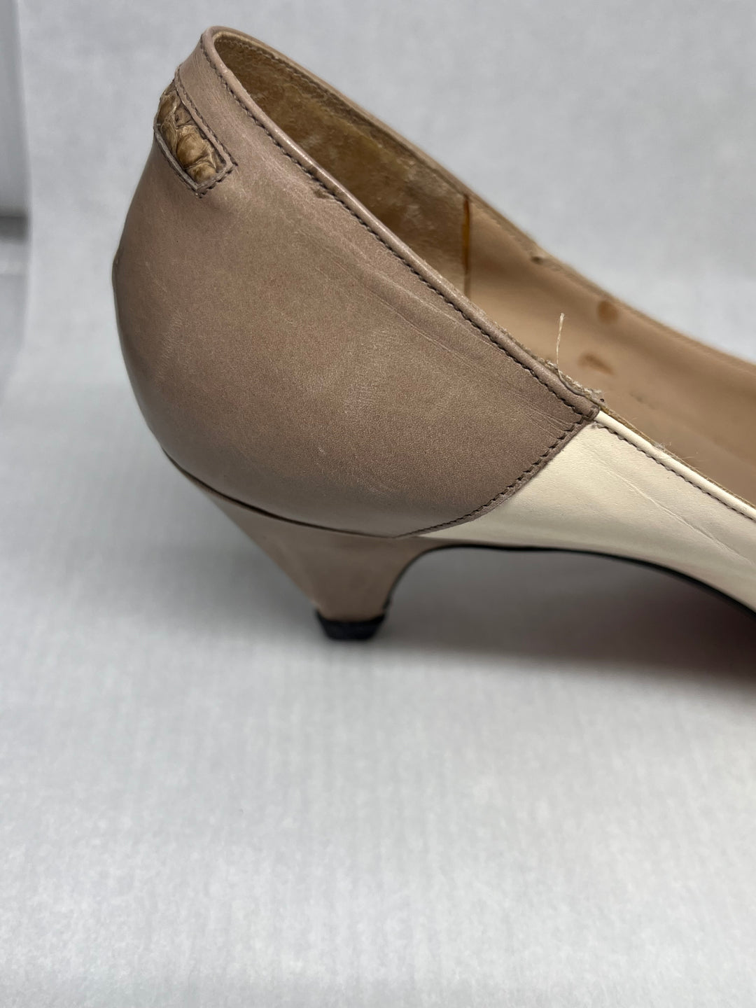 Amalfi Italian Leather Cream and Tan Pumps with Snakeskin Design Size 6.5