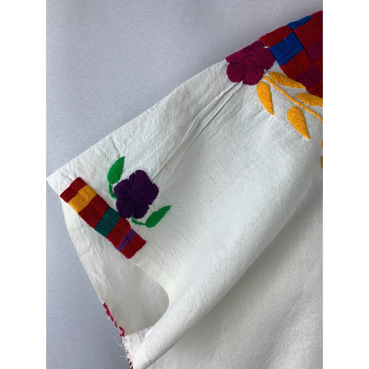 Women’s El Enterior White Floral Embroidered Puebla Shirt Size L