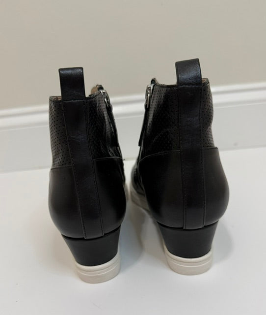 Linea Paolo Felicia Leather Wedge Booties – Black – Size 9.5 – NWOT