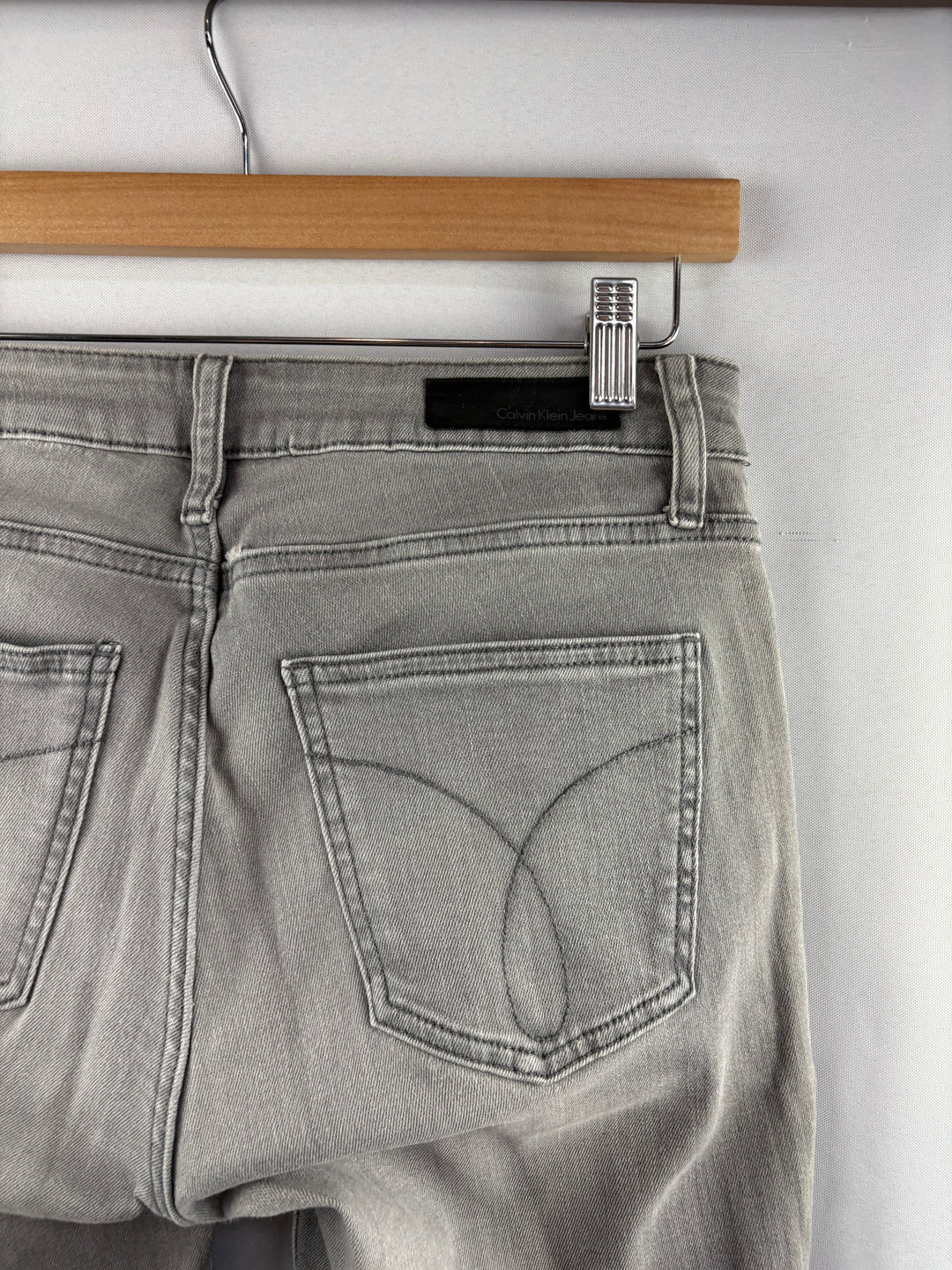 Women’s Calvin Klein Size 4x32 Light Gray Skinny Jeans